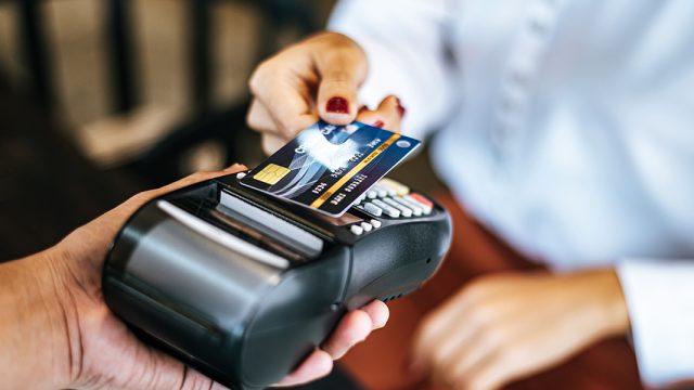 Cartes de crédit : tout ce qu’il faut savoir sur les taux et les frais